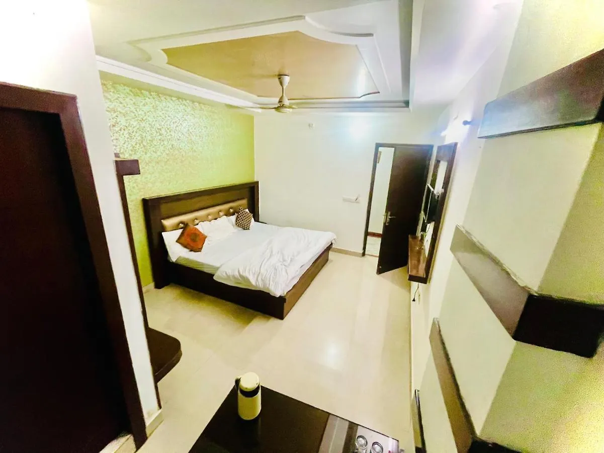 ***  Hotel Blossom Rest House Near Tajmahal Nagla Dhimar India